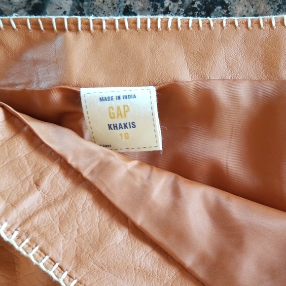 Gap Genuine Leather Skirt w Contrast Stitching - Picture 5 of 8